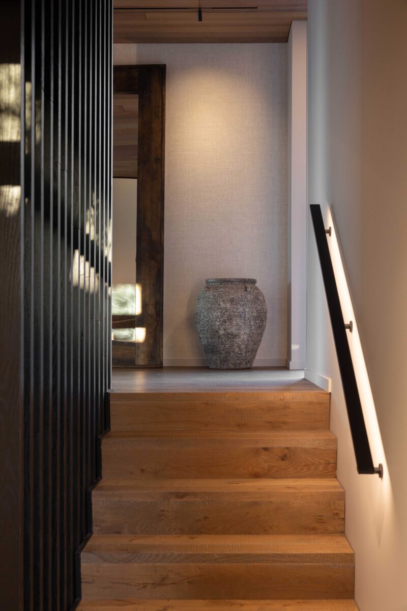 Richie Rial 17 illuminated handrail